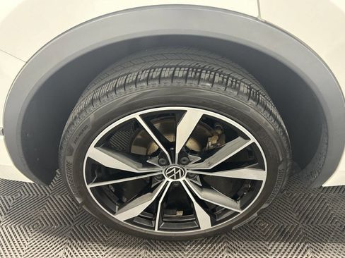 Used 2023 Volkswagen Tiguan SEL R-Line image 30