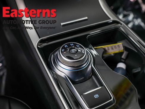 Used 2020 Ford Edge SEL image 13