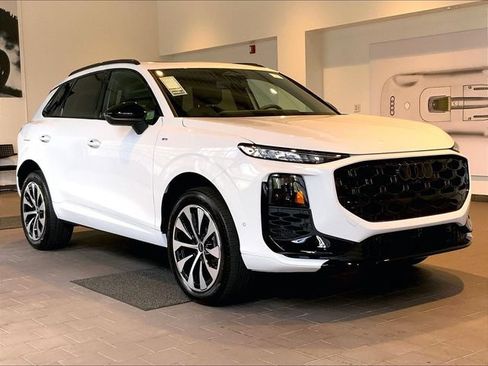 New 2026 Audi Q3 quattro 2.0T AWD/4WD image 1