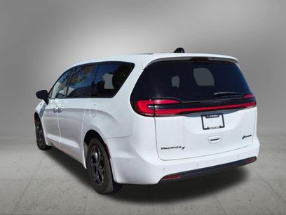 Used 2024 Chrysler Pacifica Limited