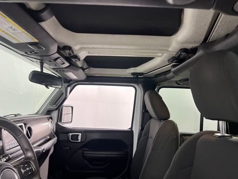 Used 2023 Jeep Gladiator Willys image 23