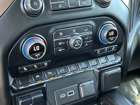 Used 2022 Chevrolet Silverado 1500 High Country w/ Technology Package image 27