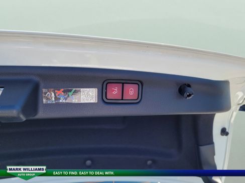 Used 2023 Mercedes-Benz C 300 4MATIC Sedan image 10