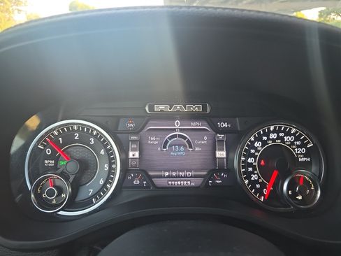 Used 2019 RAM 1500 Laramie AWD/4WD image 17