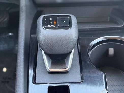 Used 2025 Nissan Rogue SV FWD image 29