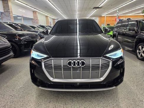 Used 2019 Audi e-tron Prestige w/ Prestige Package AWD/4WD image 2