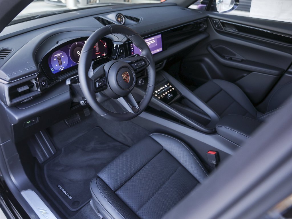 Certified 2026 Porsche Macan Electric RWD image 4