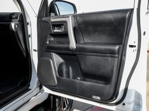 Used 2014 Toyota 4Runner Limited image 43