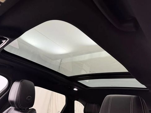 Used 2018 Land Rover Range Rover Velar R-Dynamic SE AWD/4WD image 9