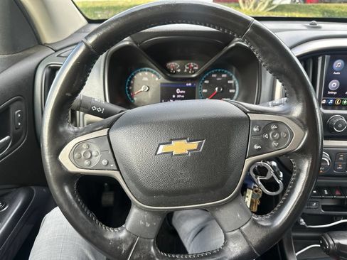 Used 2021 Chevrolet Colorado Z71 AWD/4WD image 3