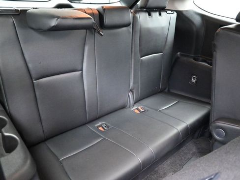 Used 2025 Toyota Highlander XLE AWD/4WD image 25