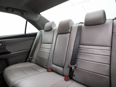 Used 2015 Toyota Camry XLE w/ Moonroof Package FWD image 22
