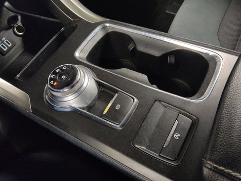 Used 2019 Ford Fusion SE FWD image 26