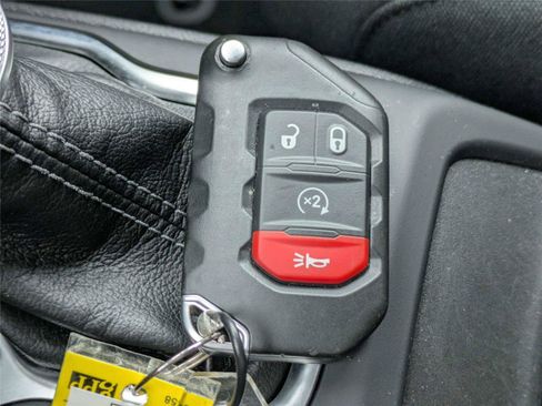 Used 2025 Jeep Wrangler Unlimited Sahara w/ Safety Group AWD/4WD image 31