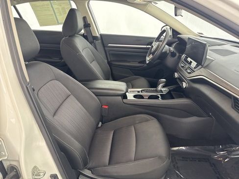 Used 2023 Nissan Altima 2.5 SV w/ SV Premium Package image 20