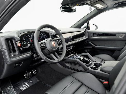New 2026 Porsche Cayenne GTS image 4