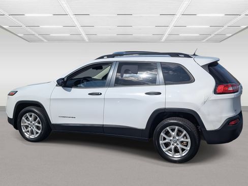 Used 2016 Jeep Cherokee Sport image 3