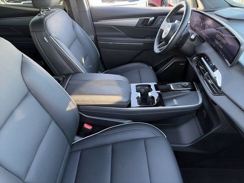 Used 2025 Buick Enclave Preferred w/ Power Package FWD image 11