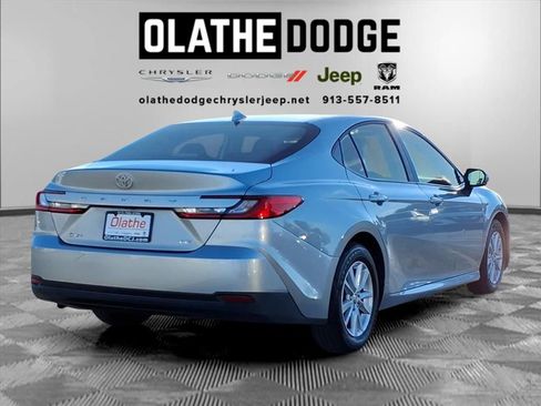 Used 2025 Toyota Camry LE image 7