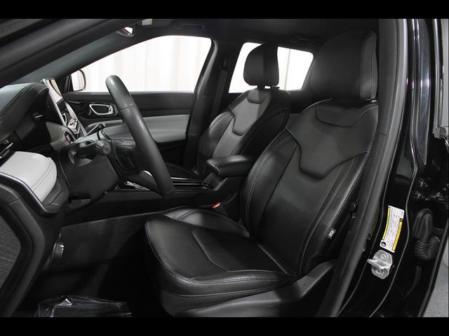 Used 2025 Jeep Compass Limited AWD/4WD image 5