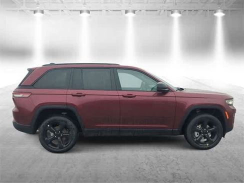 New 2025 Jeep Grand Cherokee Limited image 9