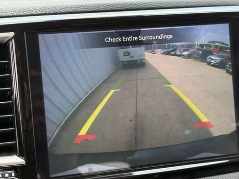 Used 2024 Chrysler Pacifica Limited FWD image 18