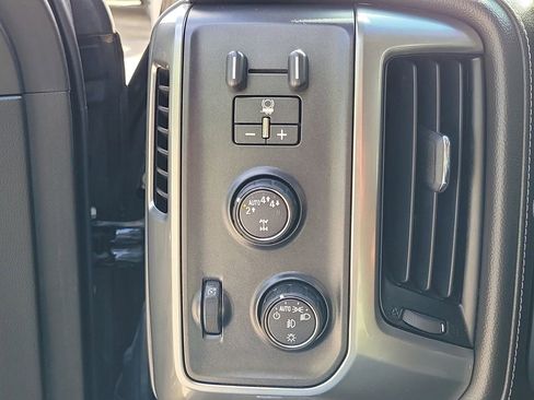 Used 2017 Chevrolet Silverado 1500 LTZ Z71 image 31