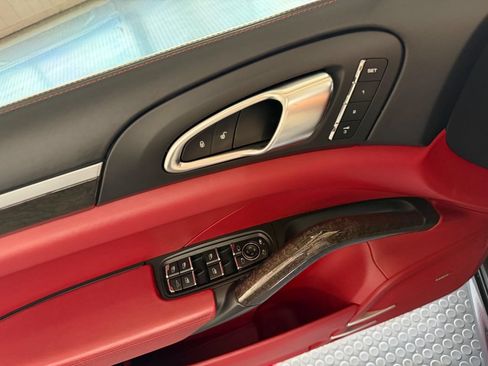 Used 2014 Porsche Cayenne GTS AWD/4WD image 30