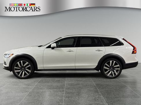 Used 2022 Volvo V90 B6 Cross Country w/ Advanced Package AWD/4WD image 6