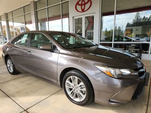 Used 2015 Toyota Camry SE image 4