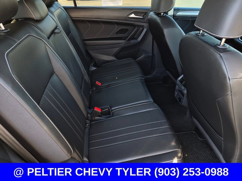 Used 2023 Volkswagen Tiguan SE w/ Panoramic Sunroof Package FWD image 15