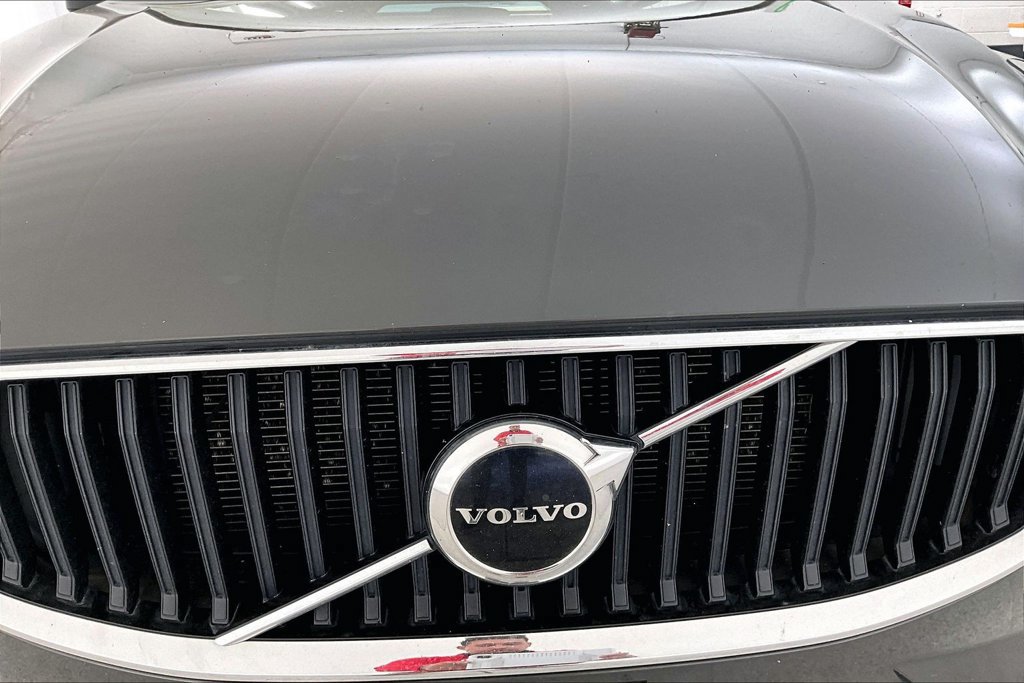 Used 2022 Volvo XC60 B5 Momentum AWD/4WD image 28