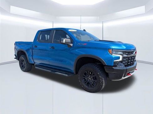 Used 2023 Chevrolet Silverado 1500 ZR2 w/ Technology Package AWD/4WD image 2