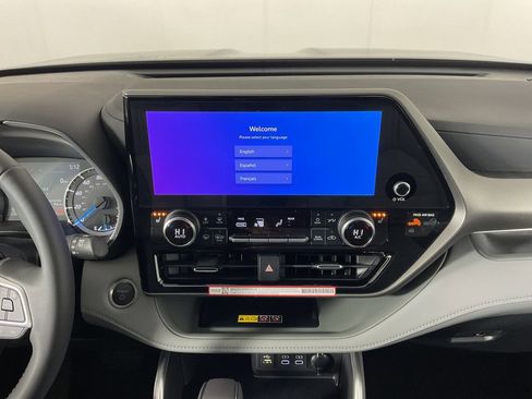 New 2026 Toyota Highlander XLE image 12