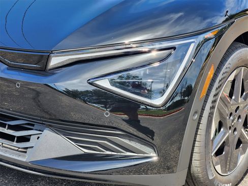 New 2025 Kia EV6 Light w/ Light LR Technology Package image 7