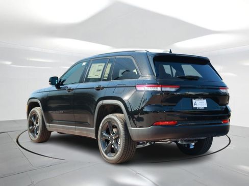 New 2025 Jeep Grand Cherokee Limited image 2