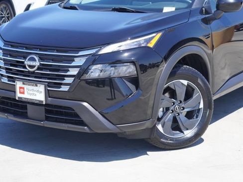 Used 2024 Nissan Rogue SV AWD/4WD image 6