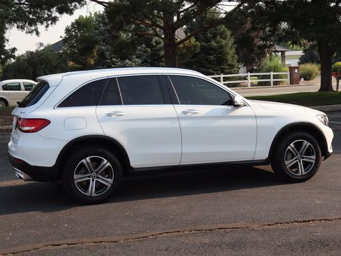 Used 2019 Mercedes-Benz GLC 300 4MATIC w/ Premium Package image 4