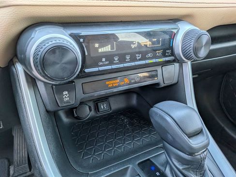 Used 2019 Toyota RAV4 LE image 23