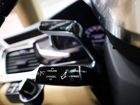 Used 2019 Porsche Panamera w/ Premium Package image 14