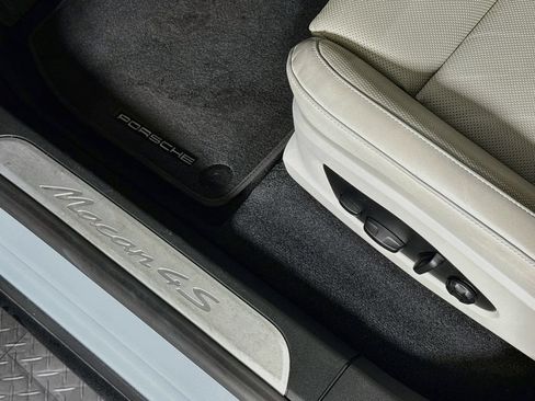Certified 2025 Porsche Macan 4S Electric AWD/4WD image 23