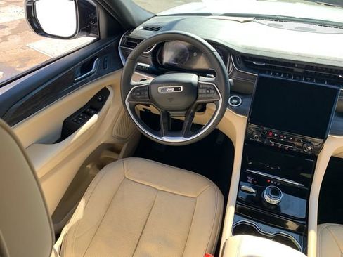 Used 2023 Jeep Grand Cherokee Limited w/ Luxury Tech Group II image 19