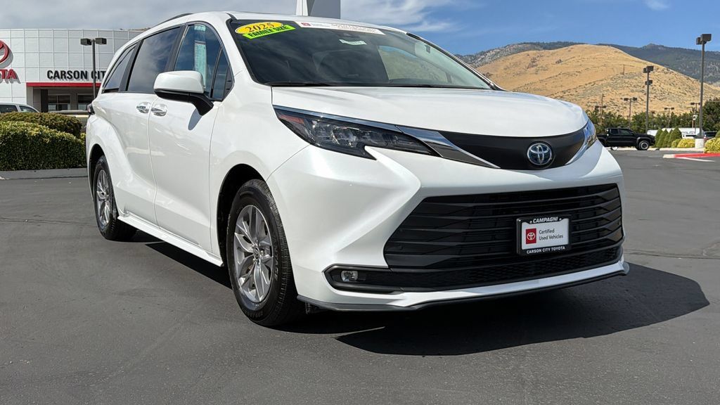 Certified 2025 Toyota Sienna XLE FWD image 1