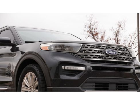 Used 2020 Ford Explorer Limited w/ Class III Trailer Tow Package image 9