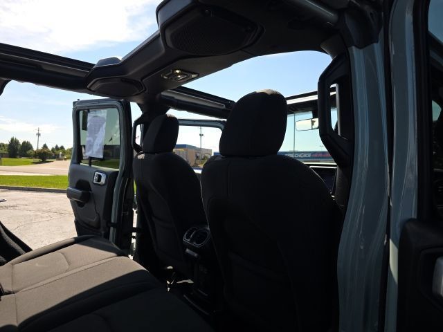Used 2023 Jeep Wrangler Unlimited w/ Sun & Screen Package AWD/4WD image 29