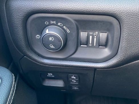 Used 2023 RAM 1500 Laramie AWD/4WD image 31