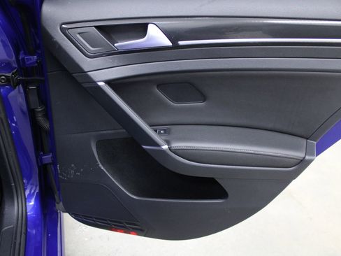 Used 2018 Volkswagen Golf R 4-Door image 20