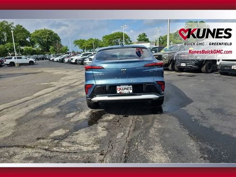Used 2024 Buick Envista Sport Touring w/ Convenience I Package FWD image 4