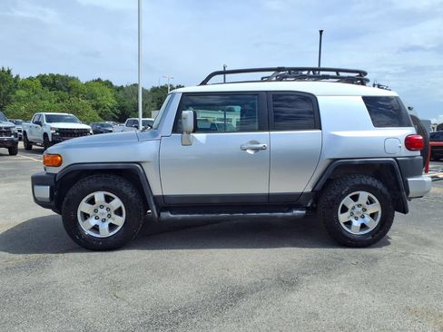 Used 2008 Toyota FJ Cruiser 2WD w/ Upgrade Pkg 2 image 24