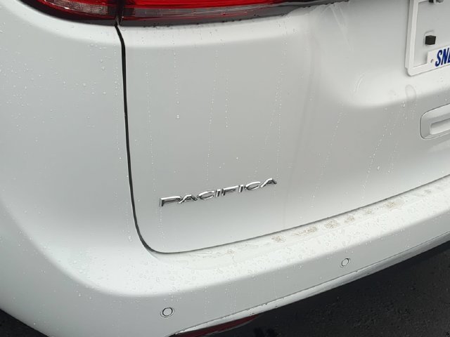 New 2027 Chrysler Pacifica Select FWD image 11